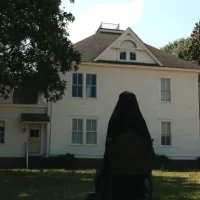 The_Woman_In_The_Yard_04