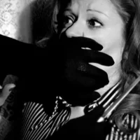 Les_Yeux_bleus_dela_poupee_cassee_03